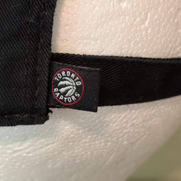 CLEAR OUT SALE Toronto Raptors Black and Tan Cap - Picture 5 of 11